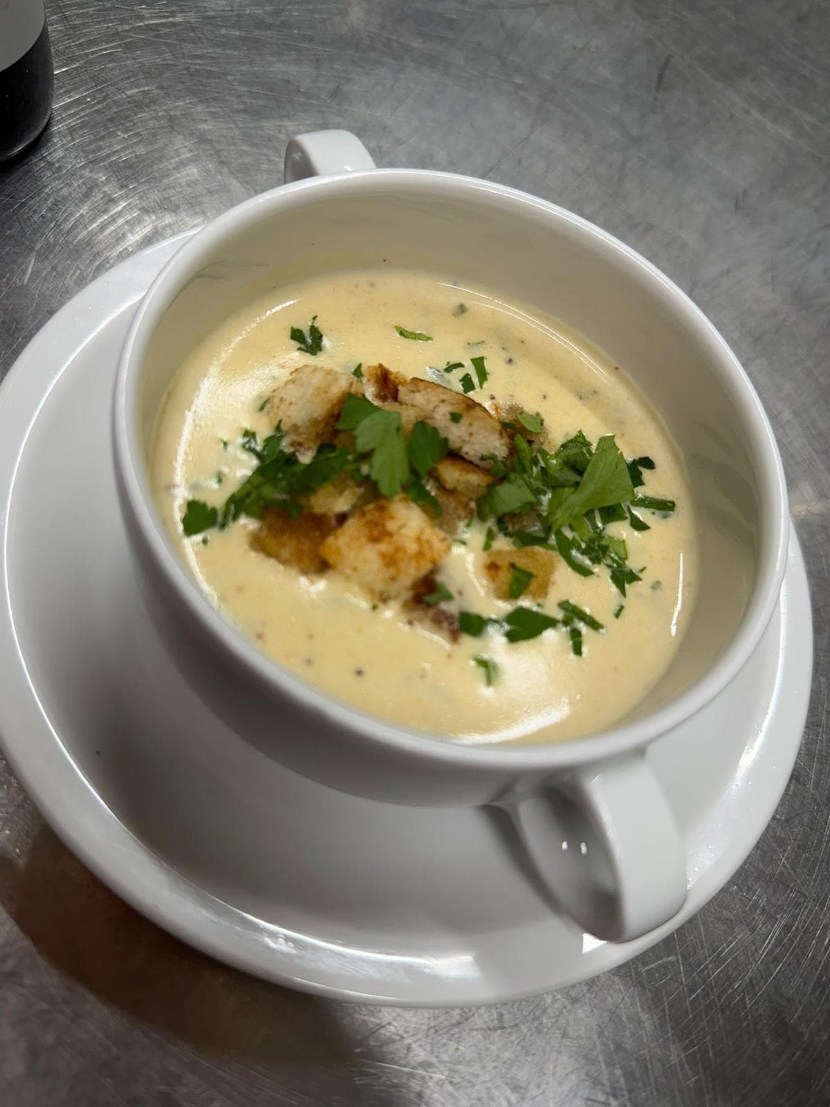 Cremige Suppe mit Croûtons